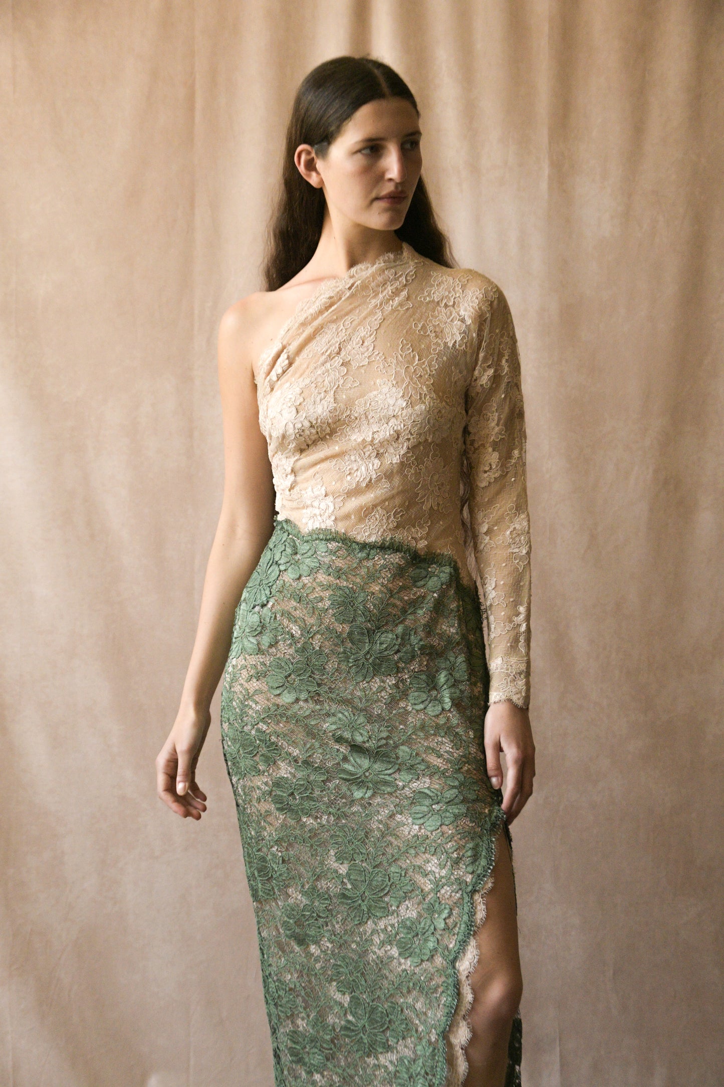 geoffrey beene 1970s green two tone lace one shoulder dress