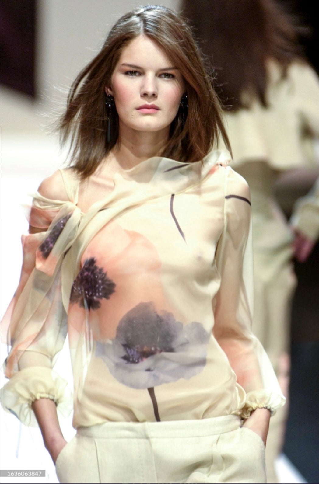 emanuel ungaro by giambattista valli spring 2002 silk floral blouse