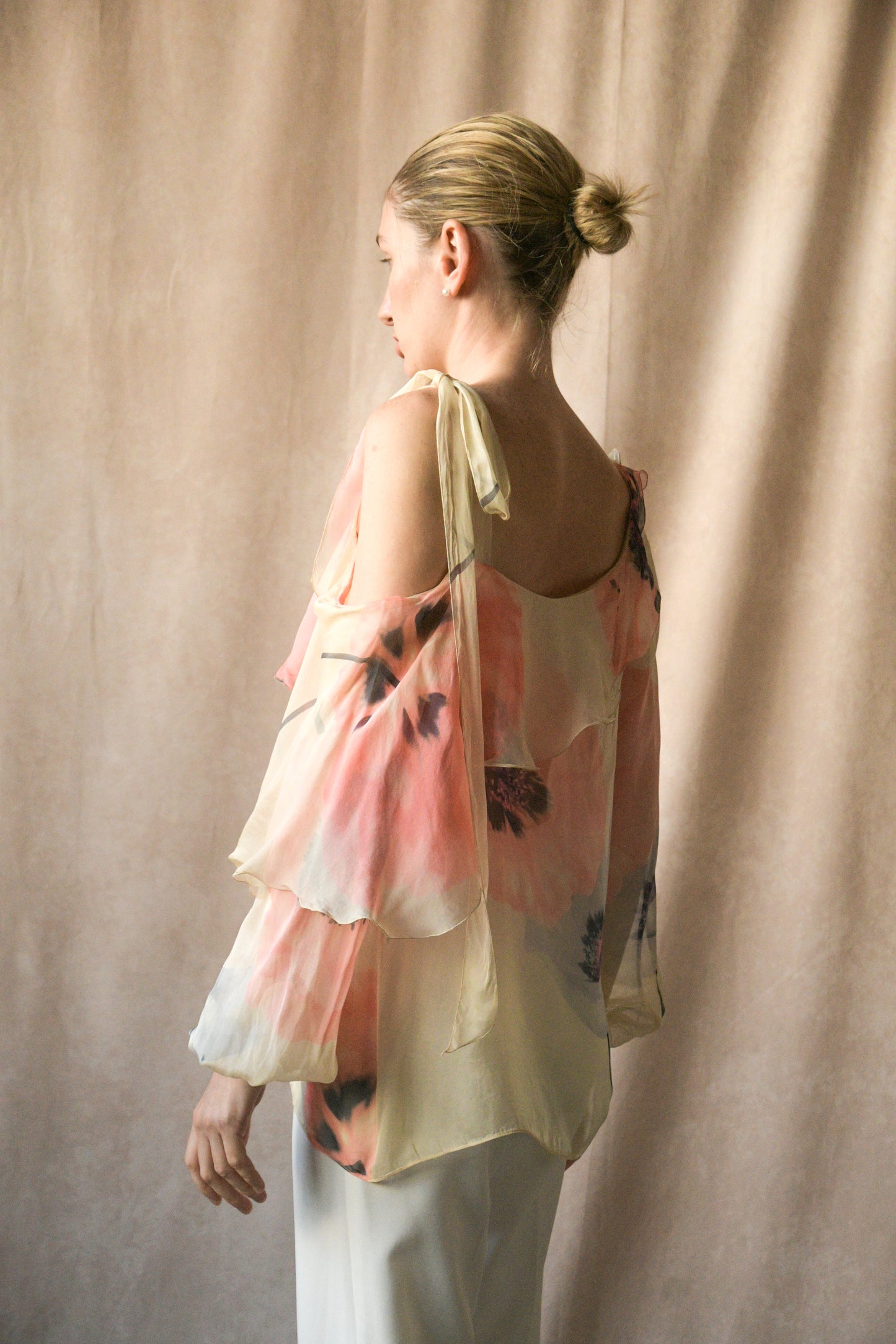 emanuel ungaro by giambattista valli spring 2002 silk floral blouse